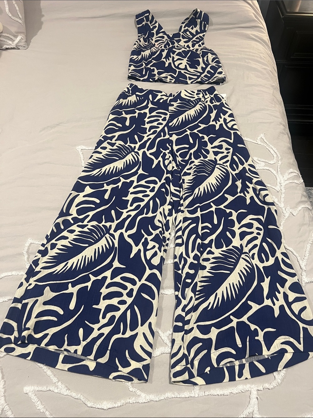 NWT 2 piece, Beach Wear, Navy & White Tropical Print Wide-Leg Pants